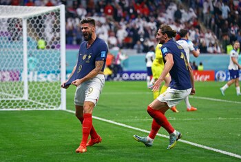 Olivier Giroud celebra el segundo