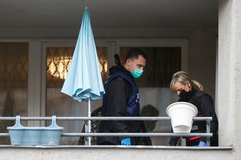 La policía busca evidencia en