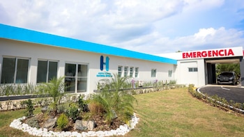 Gobierno dominicano inaugura el hospital renovado de Hacienda Estrella con una inversión de $1.8 millones