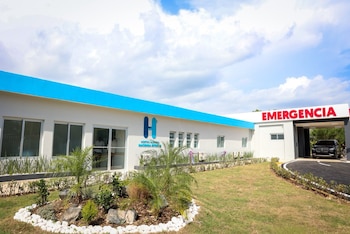 Hacienda Estrella inauguró un hospital municipal renovado y ampliado para fortalecer el acceso a la salud en Santo Domingo. (Foto cortesía Presidencia de la República Dominicana)