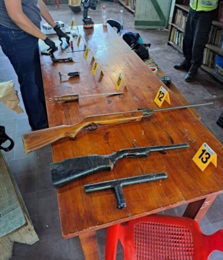 Los elementos secuestrados por la policía tras la amenaza (Fuente: El Tribuno de Jujuy)