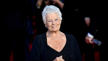 Judi Dench reflexionó sobre The Crown: “Difuminaba la línea entre la precisión histórica y el sensacionalismo”