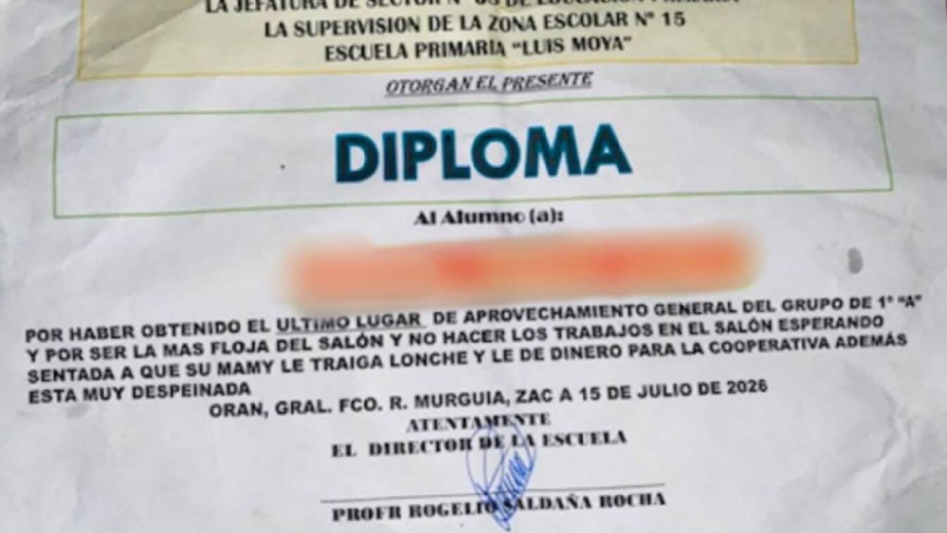 Una pequeña niña de primero de primaria fue humillada al recibir un