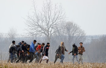 Los migrantes llevan a un