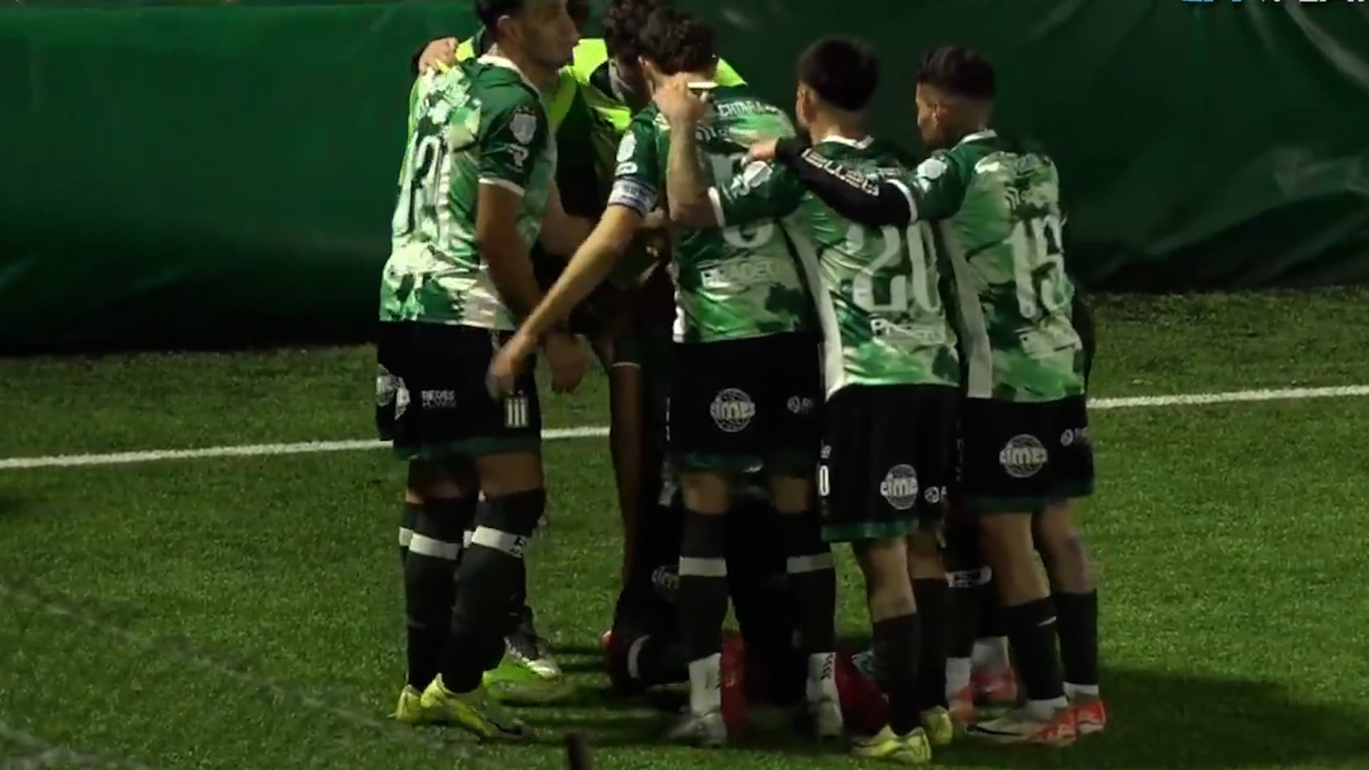 Excursionistas goleó y recuperó la punta del campeonato