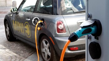 Siguen cayendo las ventas de