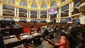 Congresistas de Perú se lanzaron