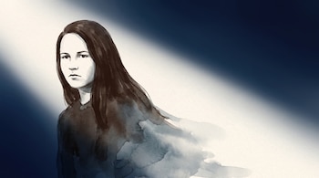 Ilustración de silueta joven femenina de cabello largo oscuro con expresión seria, su cuerpo se desvanece hacia la derecha en un fondo degradado azul y blanco.