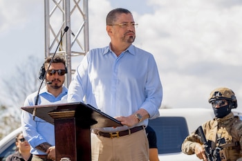 El mandatario costarricense presencia la