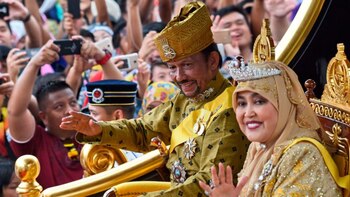 Haji Hassanal Bolkiah, sultán de Brunéi Darussalam, arribó al Perú como uno de los mandatarios que participan en la semana de líderes de APEC 2024. (lacámara.pe)