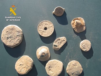 Objetos expoliados en un yacimiento arqueológico de Ciudad Real
