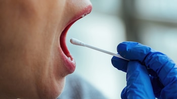 La saliva podría ser la ‘chivata’ del cáncer: una simple muestra ayuda a detectar uno de los tumores digestivos más mortales
