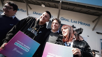 Axel Kicillof se lanza en busca del voto joven para disputarle un electorado clave a los libertarios