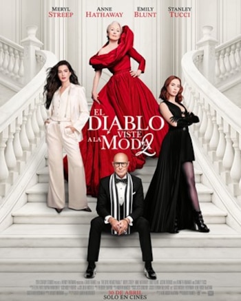 Póster de "El Diablo Viste a la Moda 2" con Meryl Streep en rojo, Anne Hathaway en crema, Emily Blunt en negro y Stanley Tucci sentado en esmoquin, todos en una escalinata