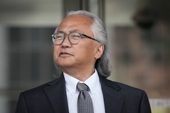 Kenneth Iwamasa, exasistente de Perry, fue condenado a 41 meses de prisión tras declararse culpable de conspiración para distribuir ketamina (AP/Jae C. Hong)