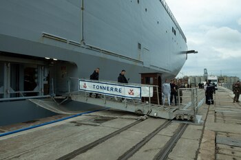 recorrida por el barco crucero portahelicópteros francés Jeanne d´Arc.