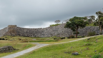 El Castillo Nakijin: la joya oculta que asombra a quienes buscan paisajes inolvidables en Japón