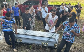 El entierro colectivo de 20 campesinos volvió a evidenciar la violencia que golpea al Bajo Aguán. (FOTO: Proceso Digital)