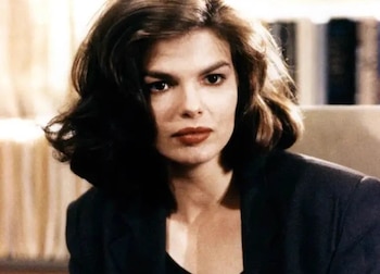 Michael Douglas reveló que mantuvo un romance secreto con Jeanne Tripplehorn durante el rodaje de "Bajos Instintos" (IMDb).