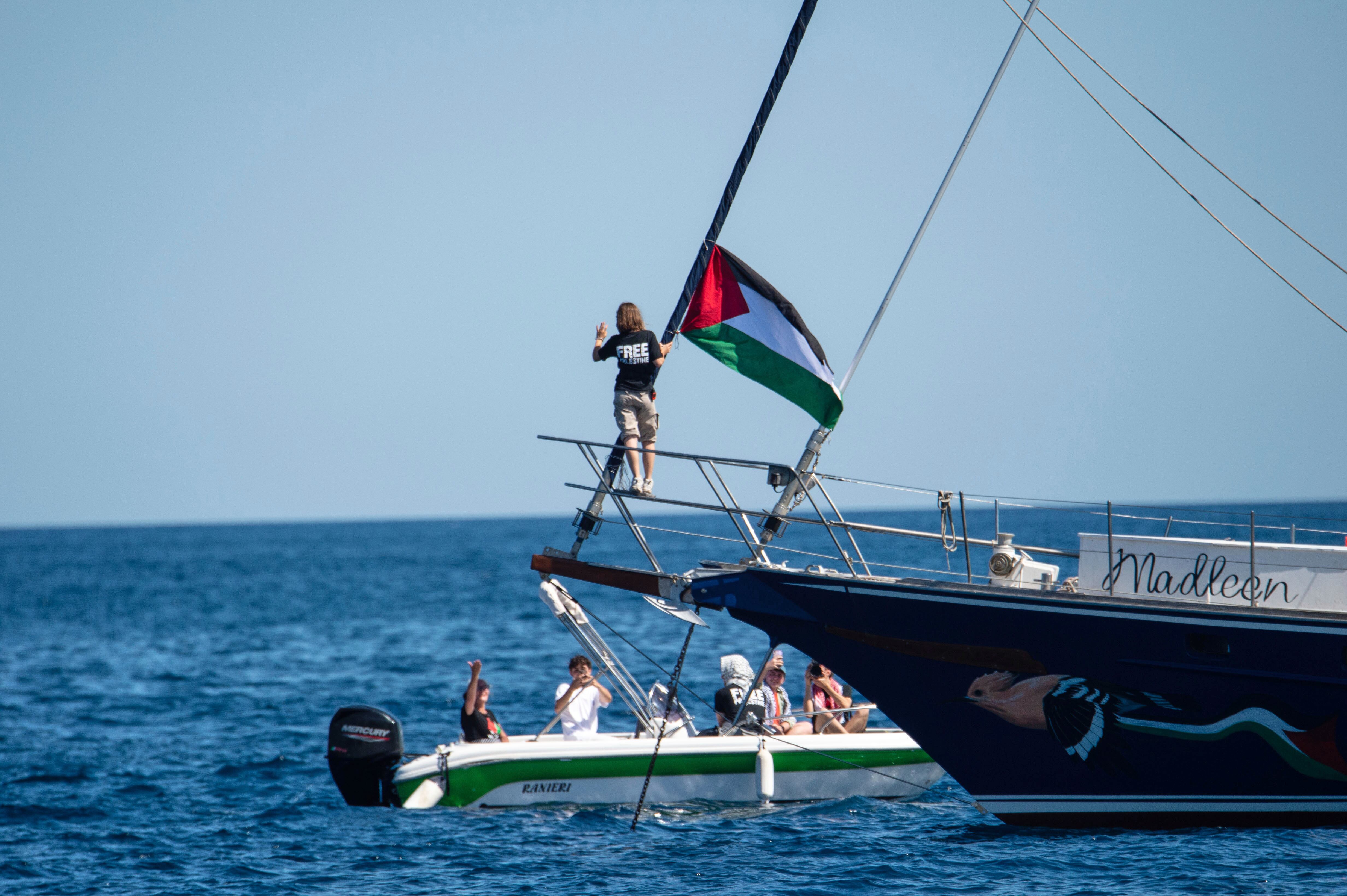 El Madleen, operado por la Flotilla Libertad, partió de Italia el 1 de junio con alimentos y suministros para Gaza (AP foto/Salvatore Cavalli)