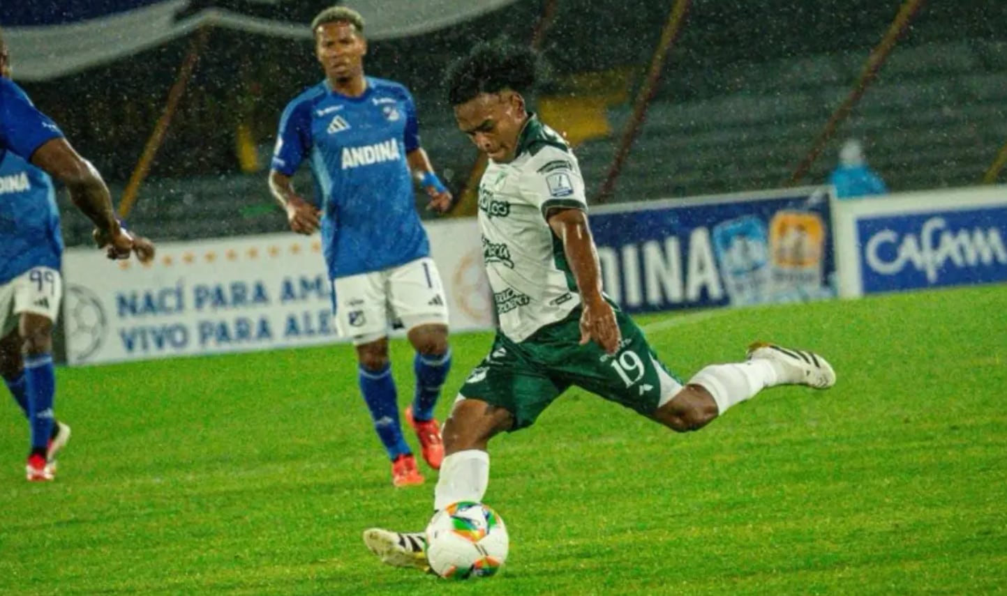 Johan Martínez, una de las figuras del Deportivo Cali, fue blanco de intimidaciones de unos hinchas del club - crédito Deportivo Cali