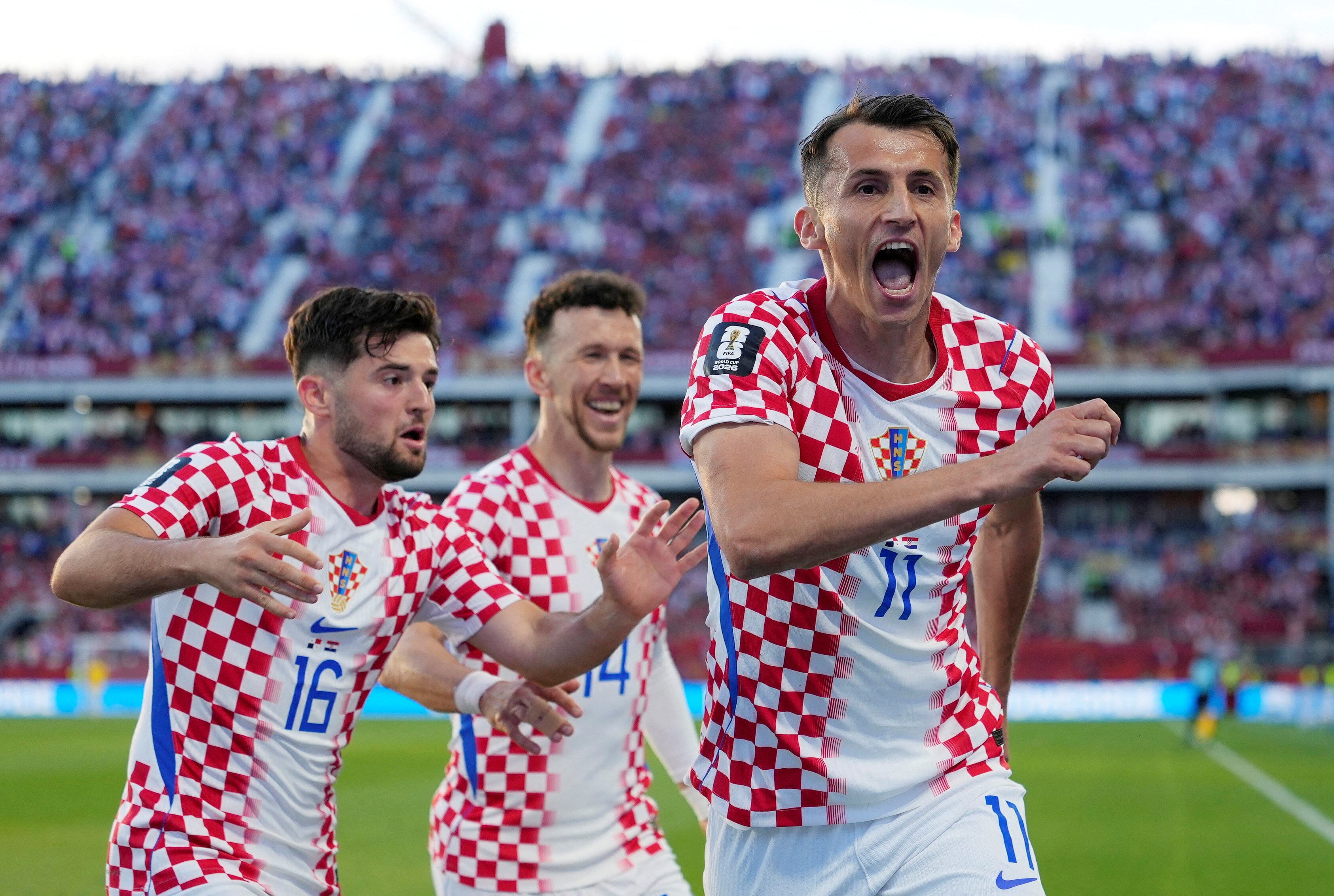 Fútbol - Copa Mundial de la FIFA 2026 - Grupo L - Panamá vs Croacia - Estadio de Toronto, Toronto, Canadá - 23 de junio de 2026 Ante Budimir de Croacia celebra el primer gol con Ivan Perisic y Martin Baturina IMAGN IMAGES vía Reuters/John E Sokolowski