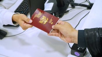 Migraciones suspende la emisión de pasaportes por mantenimiento de la plataforma del Reniec