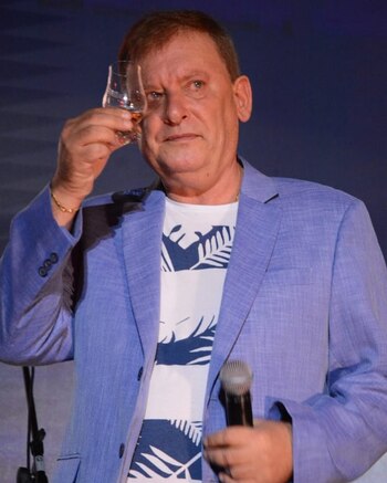 Miguel Reigosa, saludando a la