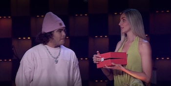 El imitador de Beéle deberá mantener su nivel en las próximas emisiones y cumplir el compromiso económico anunciado con sus compañeros - crédito captura de pantalla Yo me llamo / Caracol Televisión