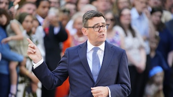 Burnham anuncia una rebaja de impuestos a pubs, discotecas y locales de conciertos