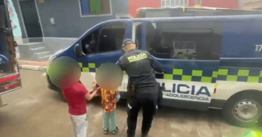 Rescatan en Bogotá a tres menores presuntamente abandonados tras alerta de vecinos