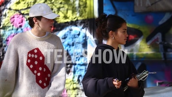 Franco Colapinto y Maia Reficco afianzan su amor en Buenos Aires: café, mimos y caminatas al sol