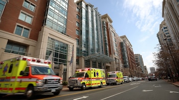 Programas federales como Medicare y Medicaid dejarán de cubrir a miles de inmigrantes legales tras la nueva legislación - crédito Imagen Ilustrativa Infobae