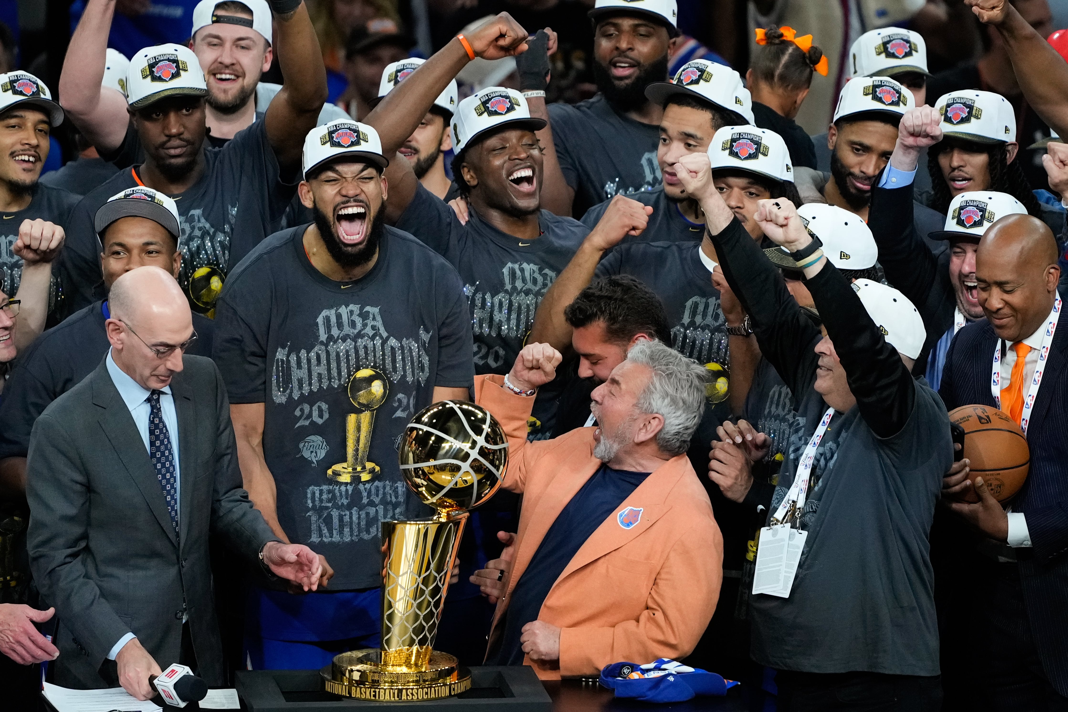 Los Knicks de Nueva York celebrarán su primer título en 53 años con un desfile con lluvia de confeti en el centro de la ciudad (Foto AP/Ross D. Franklin)