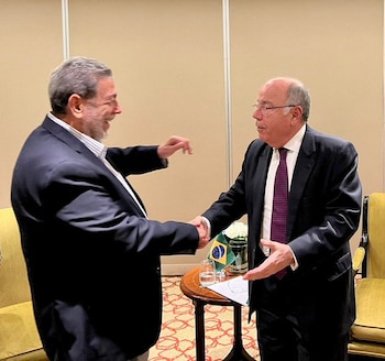 Gonsalves se saluda con el