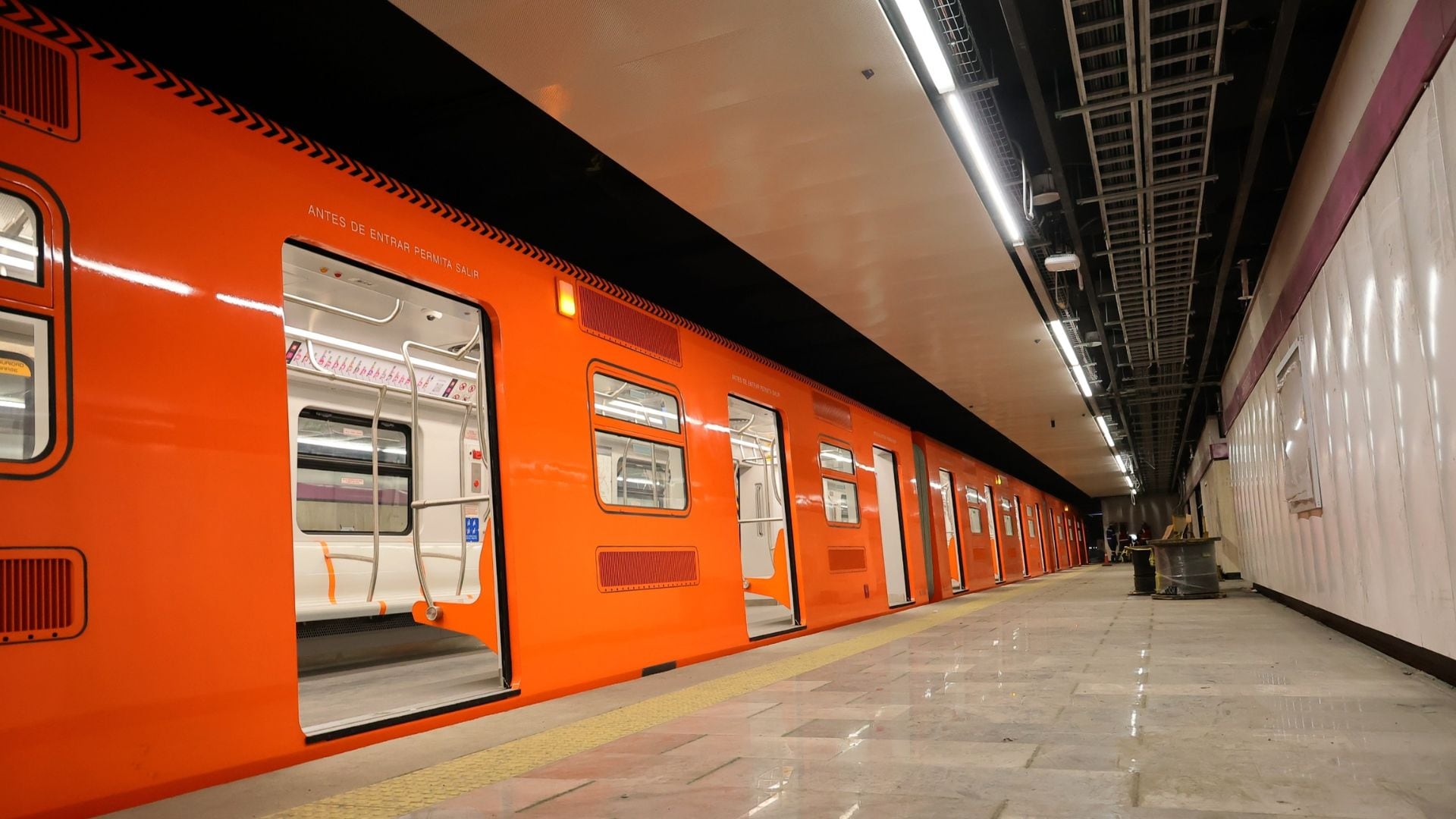 Una mujer murió electrocutada en la estación Chapultepec de la Línea 1 (X/ @ClaraBrugadaM)