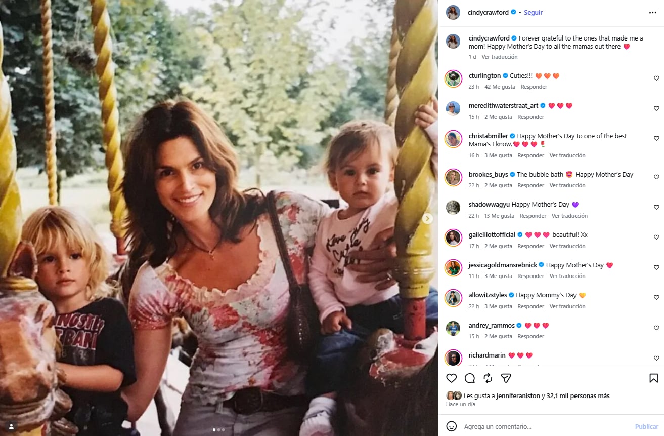 La modelo publicó fotografías de sus hijos Kaia y Presley Gerber y agradeció a quienes la