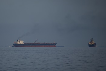 Irán ha declarado zonas de peligro en rutas marítimas tradicionales cerca del Estrecho (Foto AP/Altaf Qadri)
