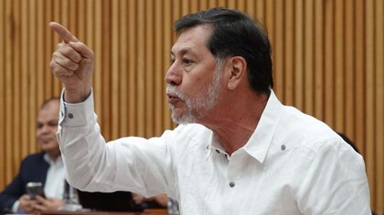 Fernández Noroña arremetió contra Eugenio Derbez tras petición de salir a votar