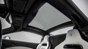 El techo retractil se abre