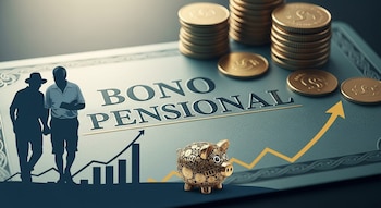 Siluetas de dos personas mayores sobre un documento que dice 'BONO PENSIONAL', con monedas de oro apiladas, una alcancía de cerdo y gráficos de crecimiento.