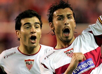 Antonio Puerta (d) celebra su