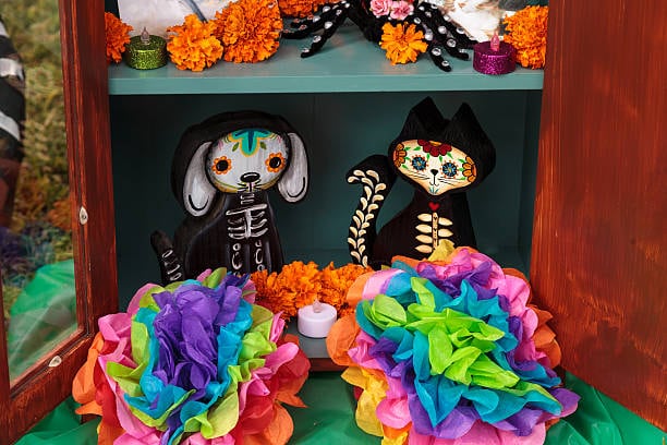 Recordar a las mascotas en las festividades de Día de Muertos también es una forma de amor. Foto: (iStock)