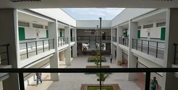Interior de la escuela donde