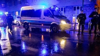 La Policía rodea el Constitucional de Polonia en el estallido de una crisis sobre la cúpula de la corte