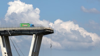 Condenaron a 12 años de cárcel al ex jefe de autopistas por el derrumbe del puente Morandi que dejó 43 muertos en Génova