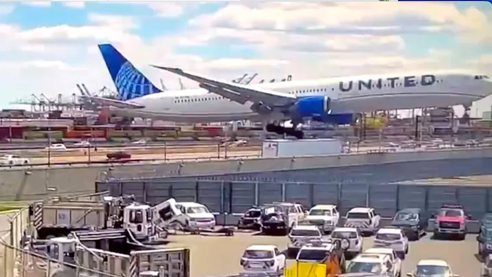 El incidente del vuelo 169 de United Airlines ocurrió el 3 de mayo de 2026 durante la aproximación a Newark desde Venecia, sin heridos entre los 220 pasajeros y los 11 tripulantes (Capturas de video)