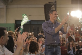 El presidente del Gobierno, Pedro Sánchez, ha intervenido este domingo en un acto en Gibraleón (Huelva). (Clara Carrasco/Europa Press)