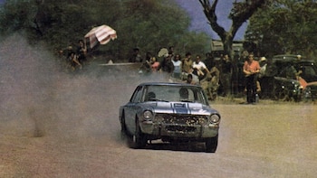 Héctor "Pirín" Gradassi volando en