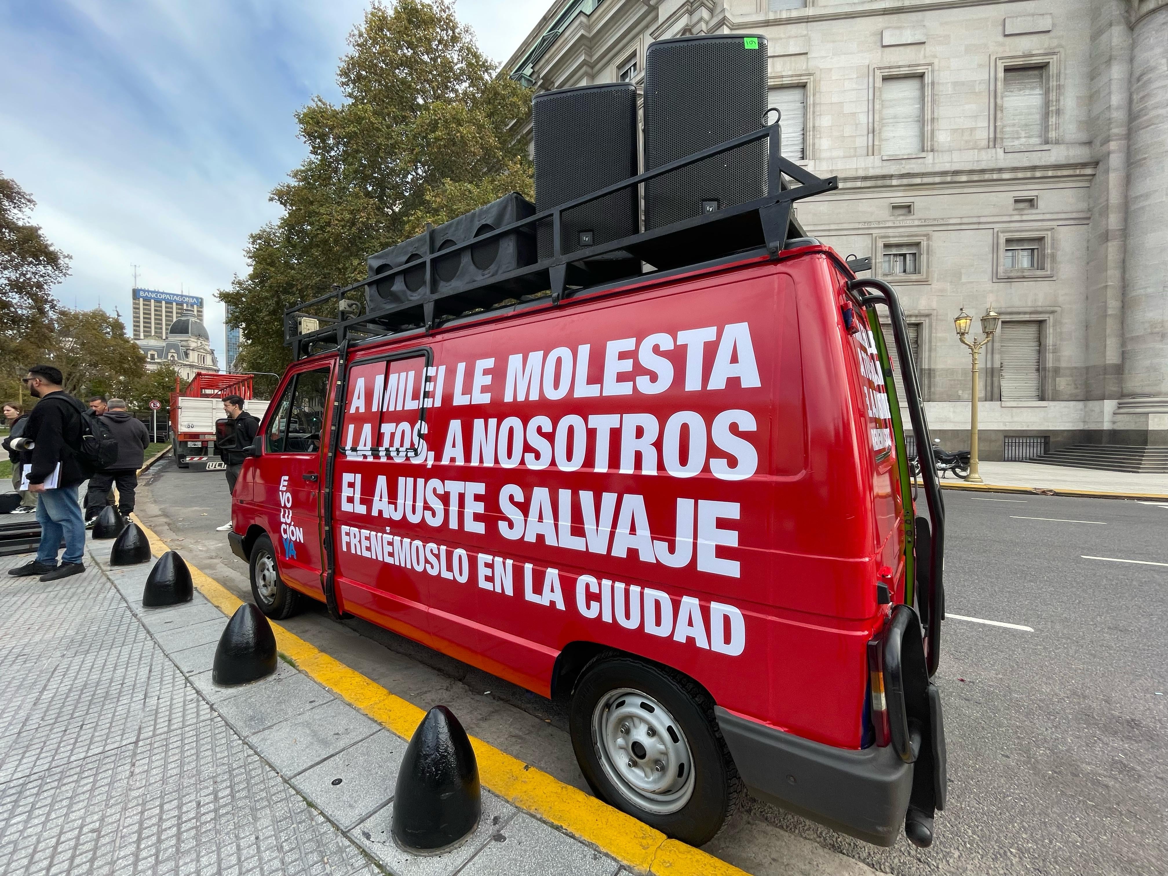 El camión de las toses de Lula Levy